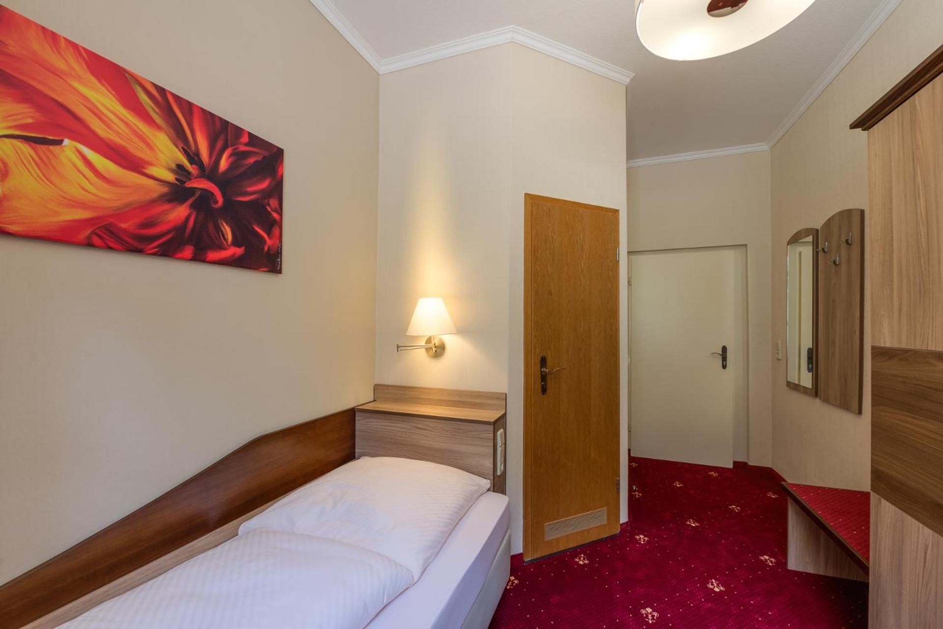 Berghotel Wilhelmsburg Бад-Кёзен Номер фото