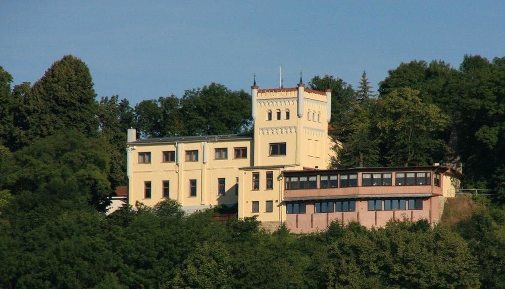 Berghotel Wilhelmsburg Бад-Кёзен Экстерьер фото