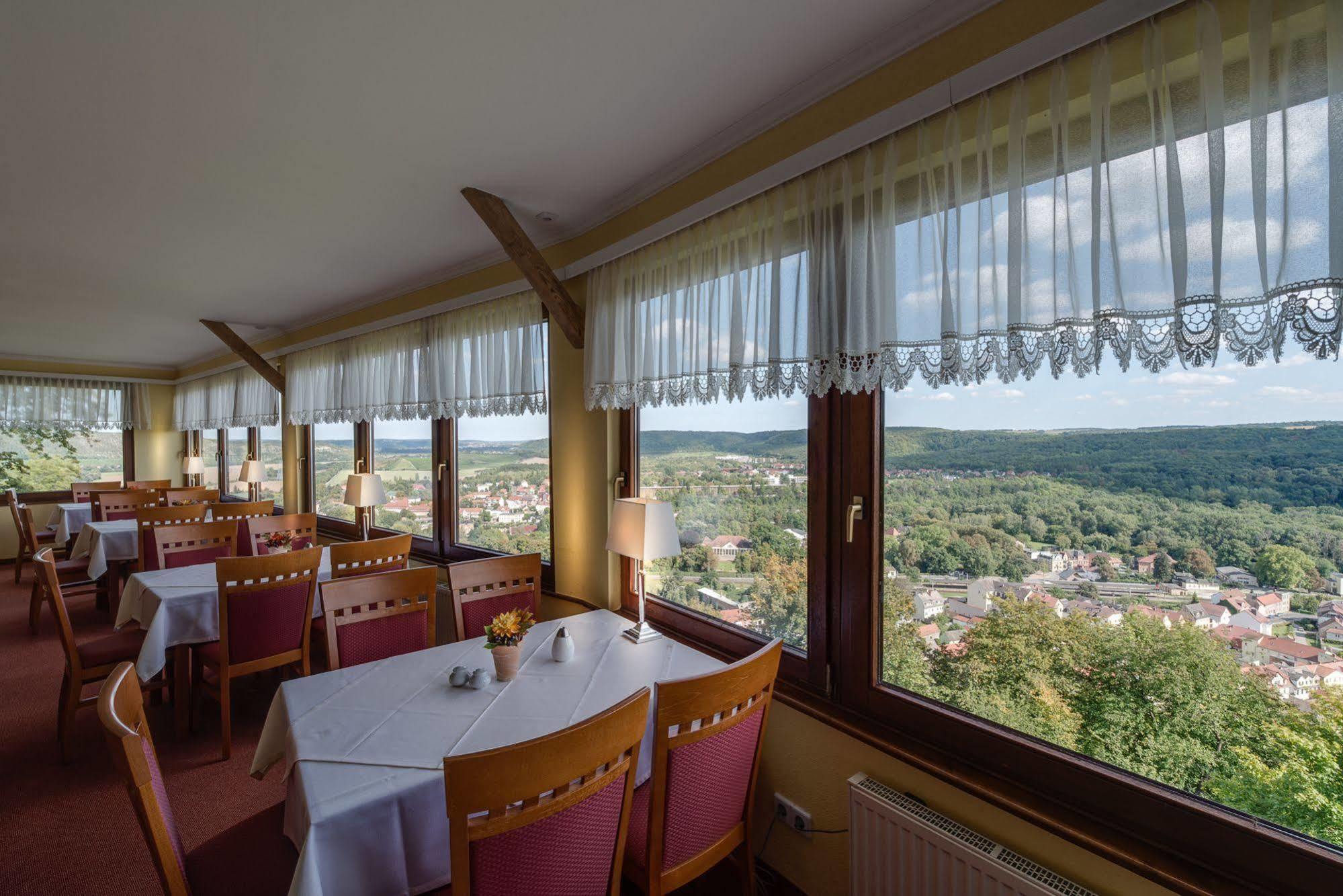 Berghotel Wilhelmsburg Бад-Кёзен Экстерьер фото